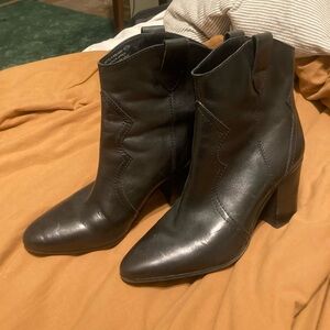Aerosoles black ankle boots booties